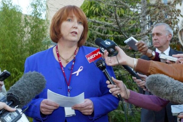 Dr Jenny Senior press conference post Kylie surgery 2005