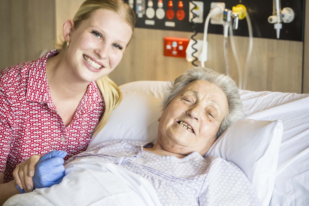 Orthopaedic patient in bed with a Cabrini nurse