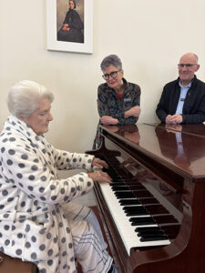 Patient Pauline Pidgeon pianist, playing for Cabrini's Marg Stewart and Michael Taylor